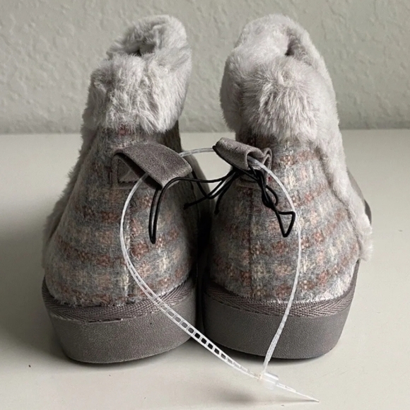Maurices Gray Slipper Boots Faux Fur Lining Pull On Cozy - Picture 11 of 14